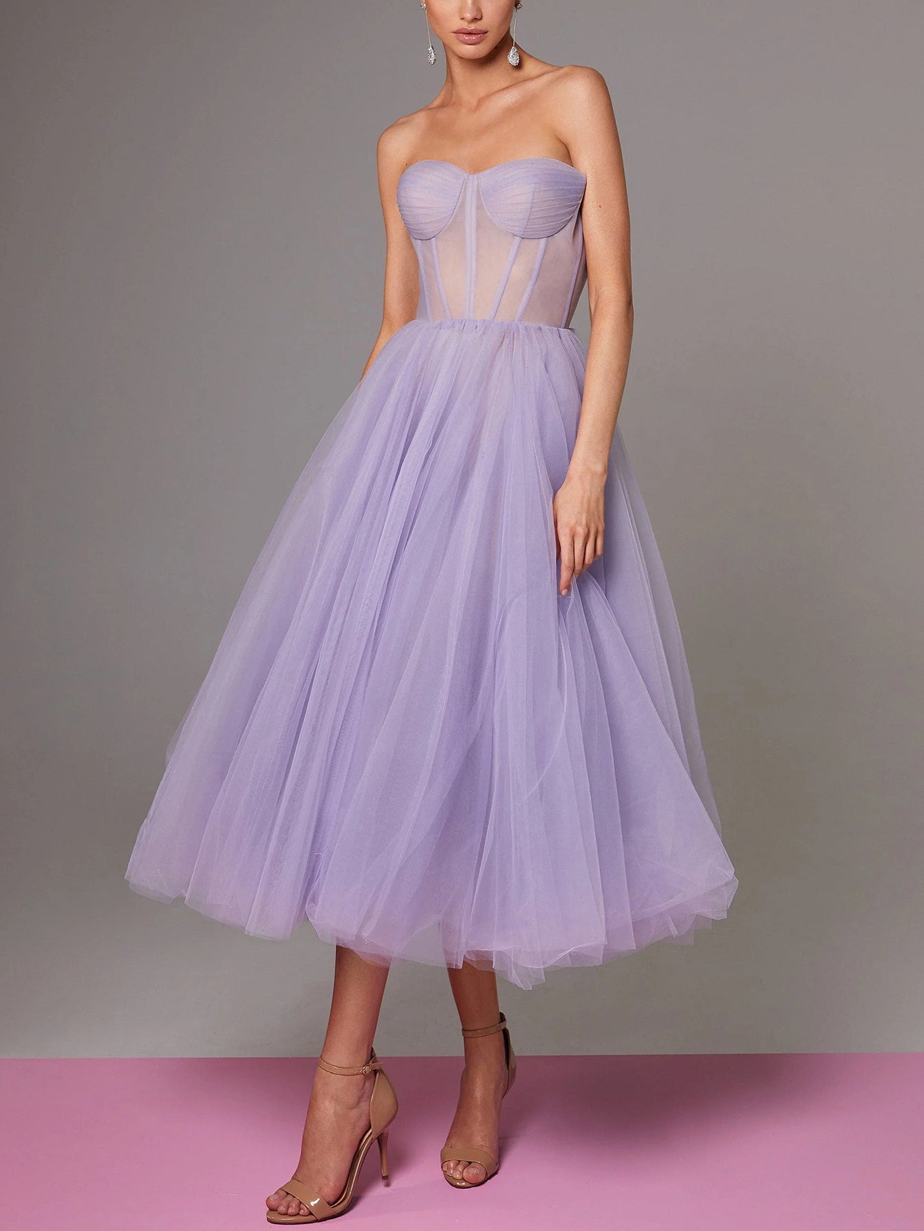 Robe mi-longue en tulle bouffante sans bretelles