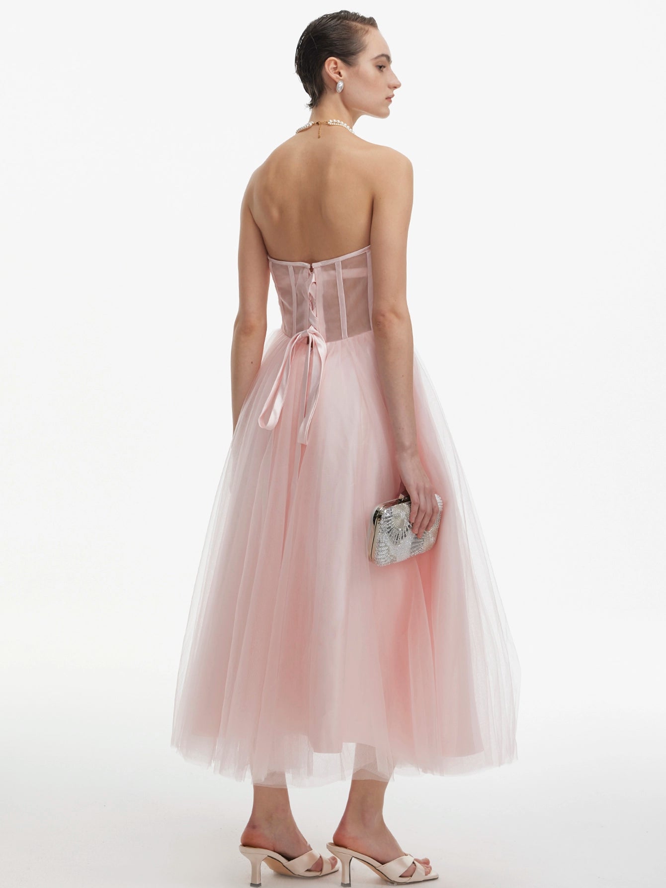 Robe mi-longue en tulle bouffante sans bretelles