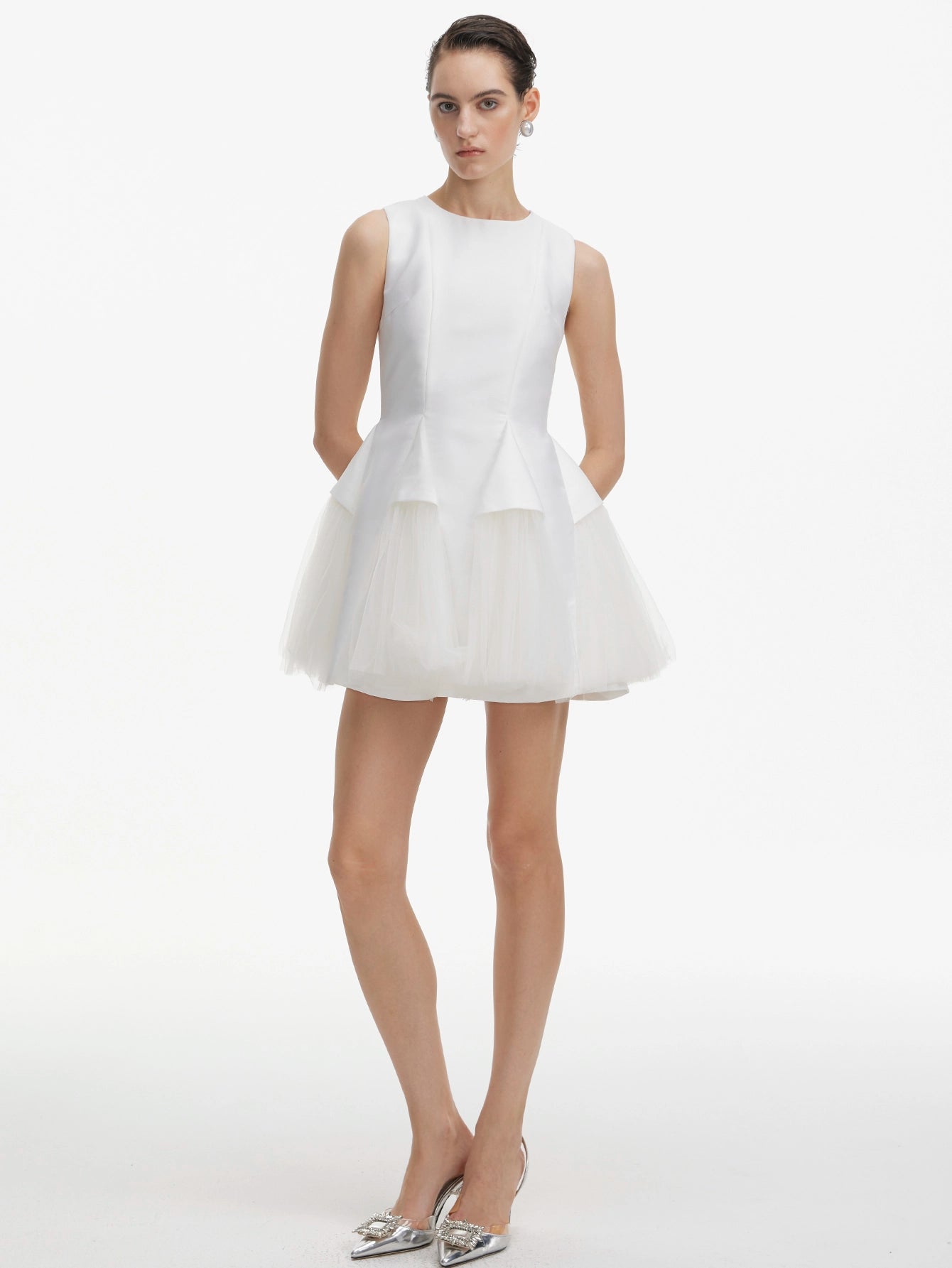 Robe mini élégante avec superposition de tulle