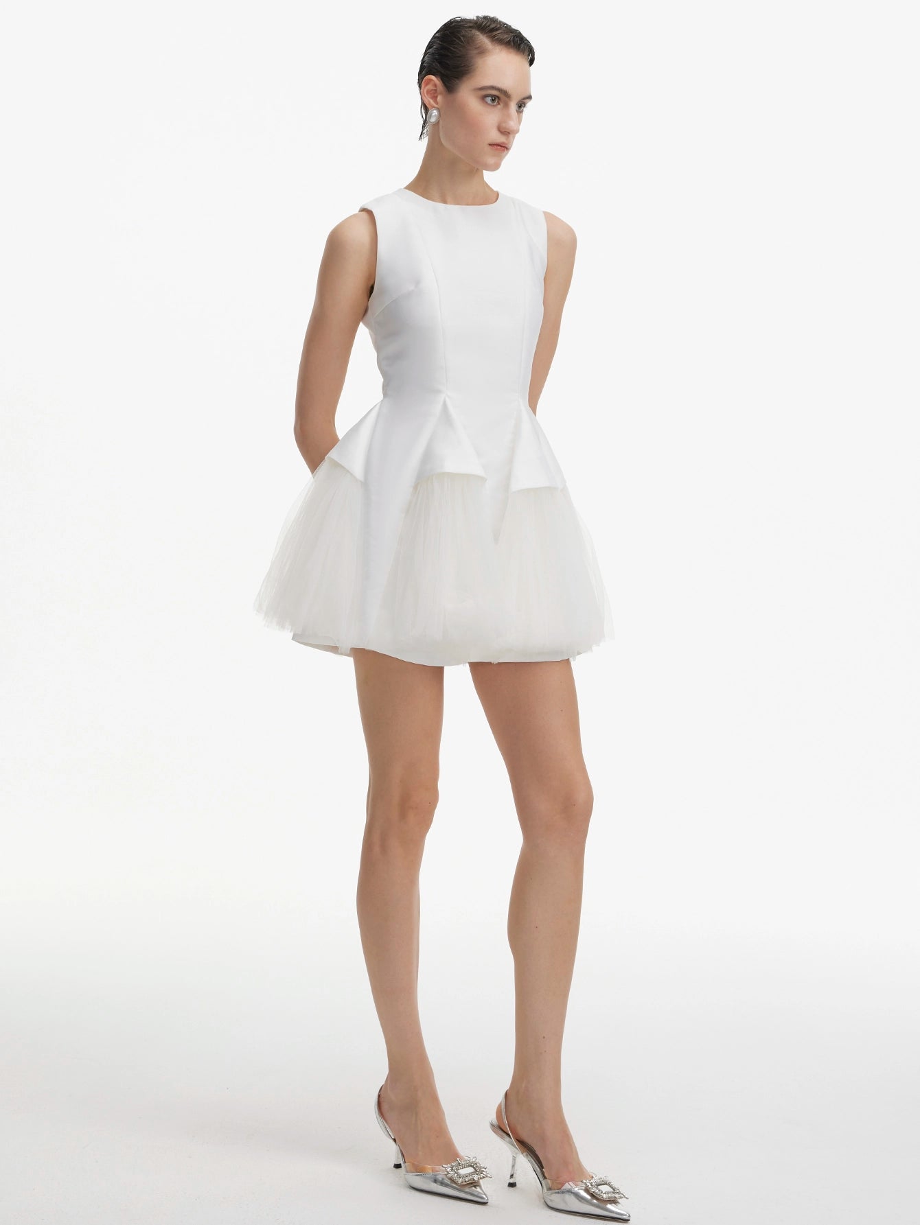 Robe mini élégante avec superposition de tulle