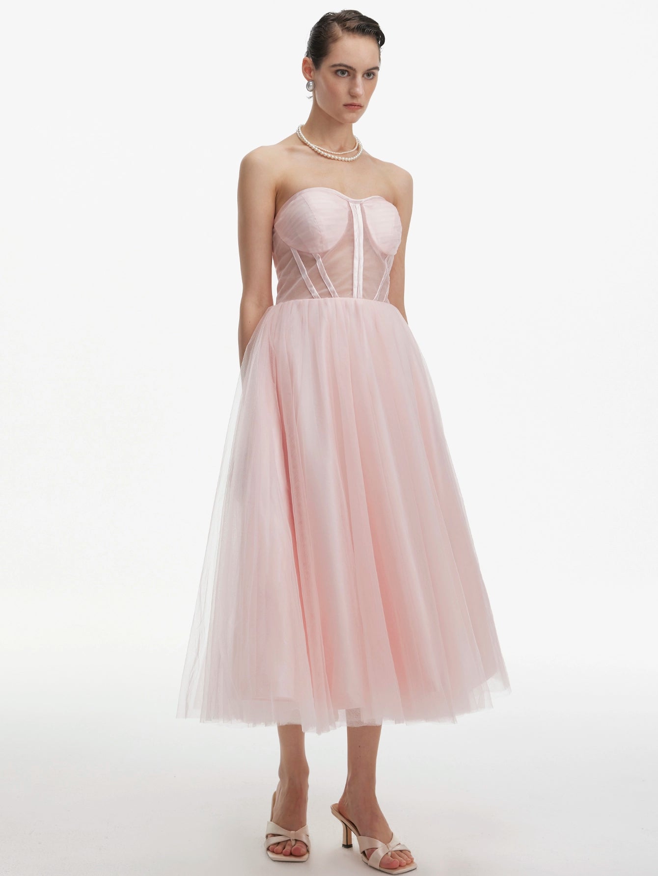 Robe mi-longue en tulle bouffante sans bretelles