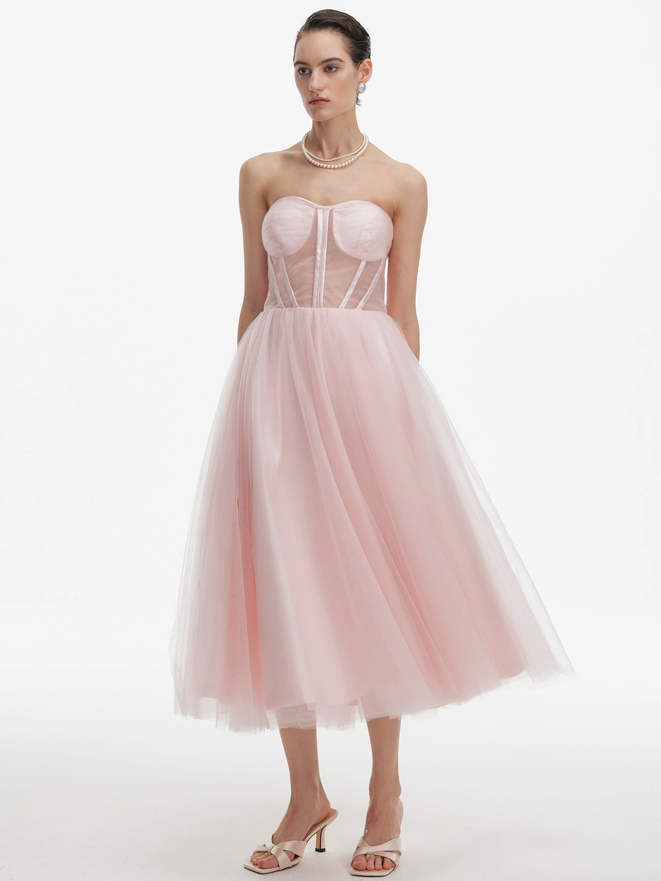 Robe mi-longue en tulle bouffante sans bretelles